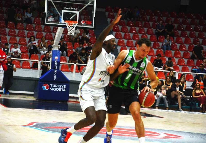 Türkiye Sigorta Basketbol Süper Ligi ilk haftasında Aliağa Petkimspor, sahasında Yukatel Denizli Basket'i 85-81 mağlup e