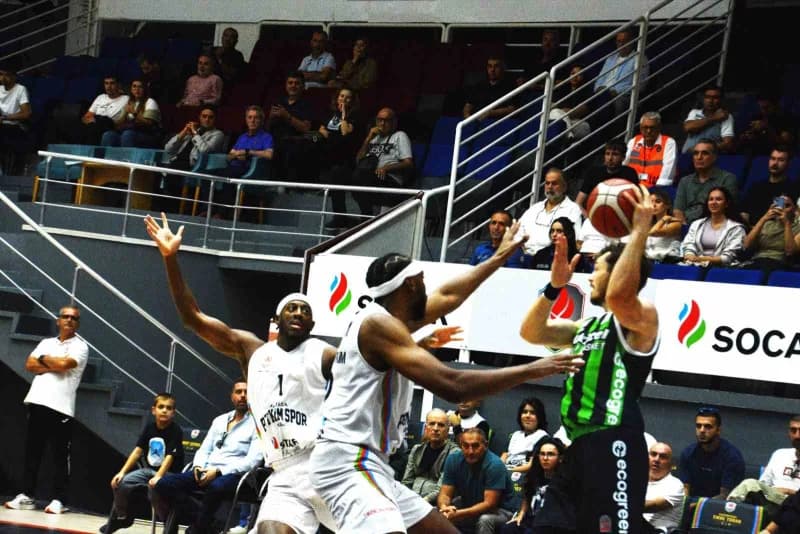 Türkiye Sigorta Basketbol Süper Ligi ilk haftasında Aliağa Petkimspor, sahasında Yukatel Denizli Basket'i 85-81 mağlup e