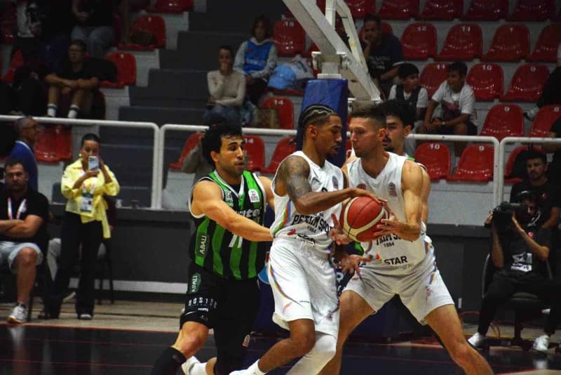 Türkiye Sigorta Basketbol Süper Ligi ilk haftasında Aliağa Petkimspor, sahasında Yukatel Denizli Basket'i 85-81 mağlup e