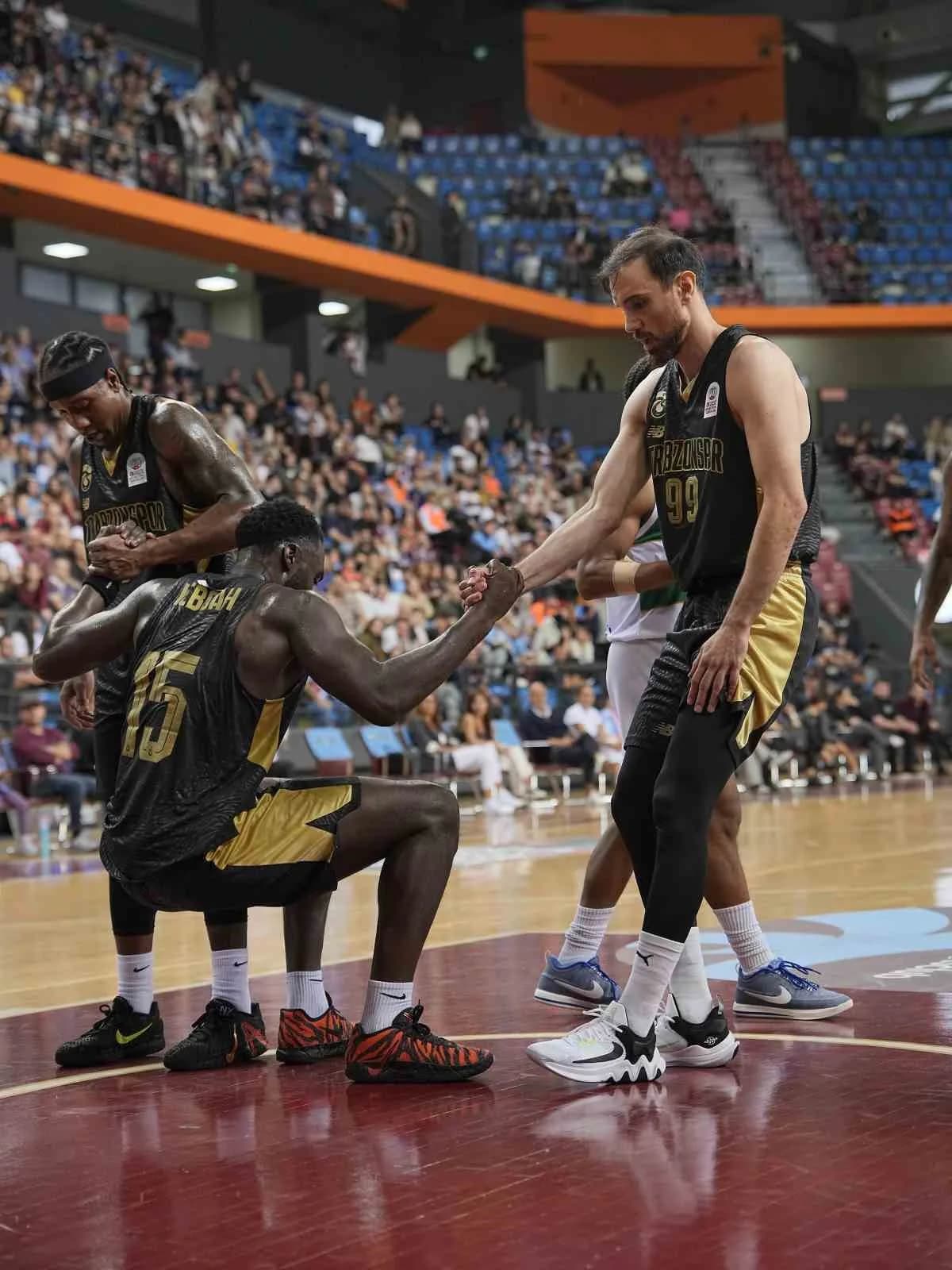 Türkiye Sigorta Basketbol Süper Ligi ilk haftasında Trabzonspor, sahasında Bursaspor'u 80-74 mağlup etti.