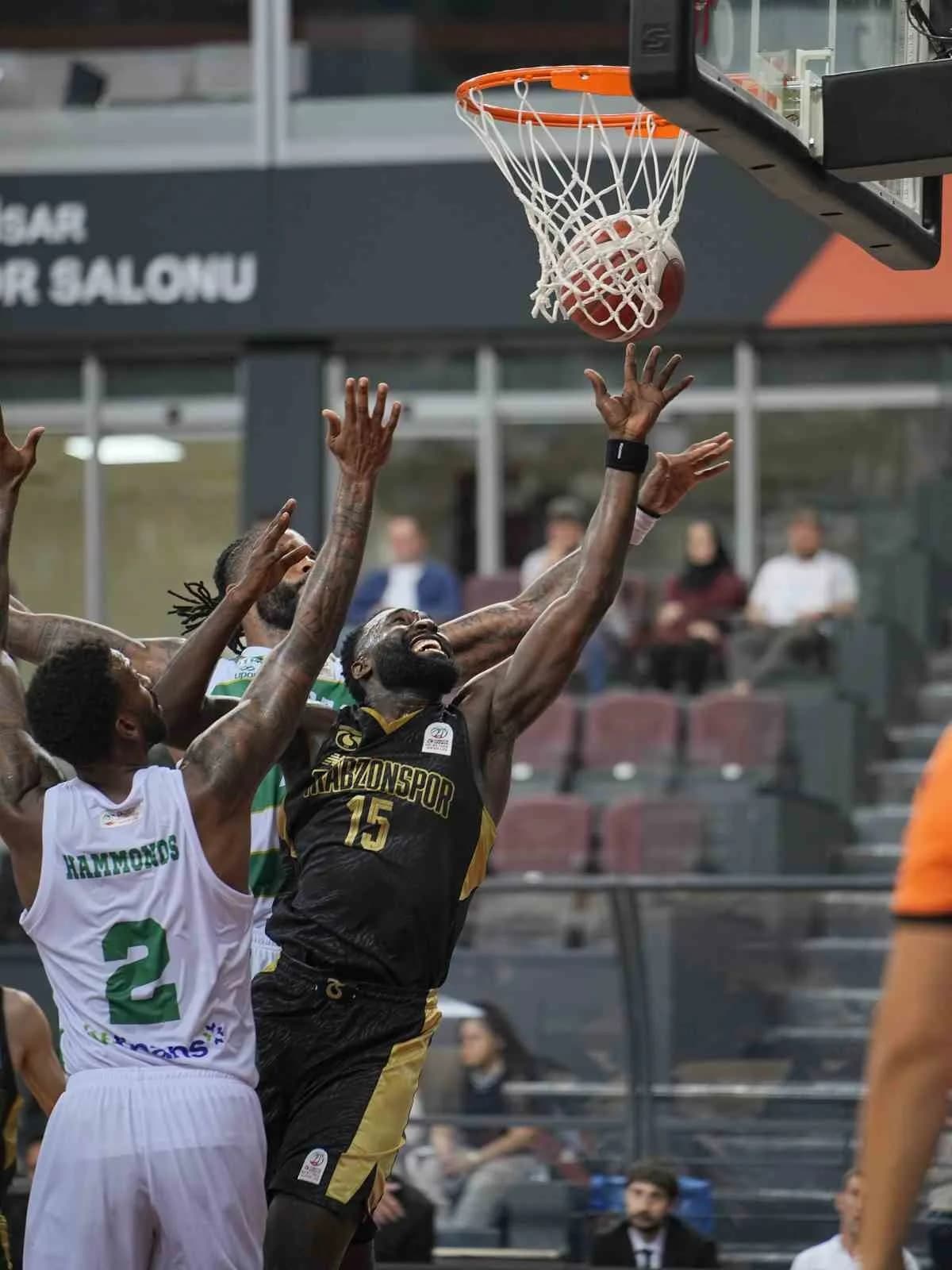 Trabzonspor ve Bursaspor Basketbol Süper Ligi maçında mücadele ediyor