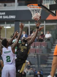 Trabzonspor ve Bursaspor Basketbol Süper Ligi maçında mücadele ediyor