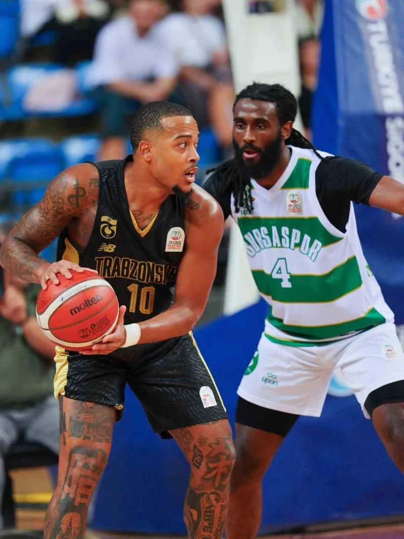 Türkiye Sigorta Basketbol Süper Ligi ilk haftasında Trabzonspor, sahasında Bursaspor'u 80-74 mağlup etti.