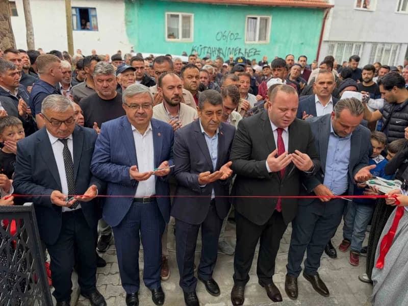 Afyonkarahisar’ın Şuhut ilçesine bağlı Başören Köyü’nde yapımı kısa sürede tamamlanan Cami düzenlenen törenle ibadete aç