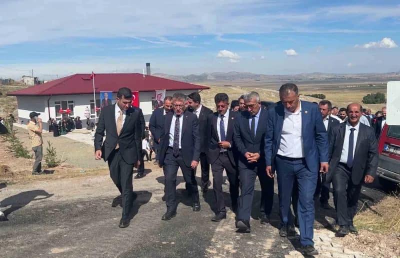 Sivas’ın Altınyayla ilçesi Başyayla köyünde yapımı tamamlanan 2 Derslikli İlköğretim Okulu düzenlenen törenle Eğitim ve