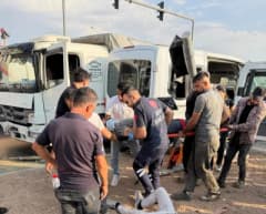 Batman TPAO Bulvarı Çöplük Kavşağı’nda buğday yüklü kamyon ile minibüsün çarpıştığı trafik kazası