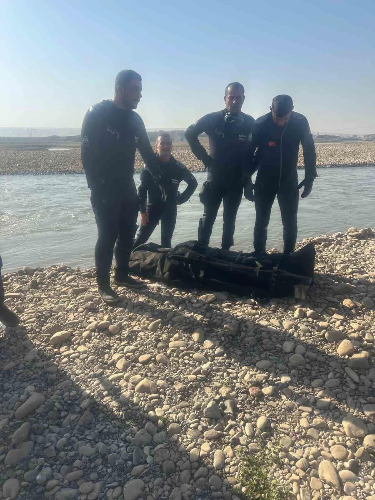 Batman Çayı’na düşerek akıntıya kapılan 14 yaşındaki Tuba Dursun’un cansız bedeni, bu sabah suya düştüğü yerin birkaç me