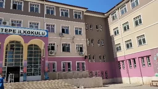 Batman İl Jandarma Komutanlığı ekipleri Gültepe İlkokulu öğrencileriyle İlköğretim Haftası etkinliğinde bir arada