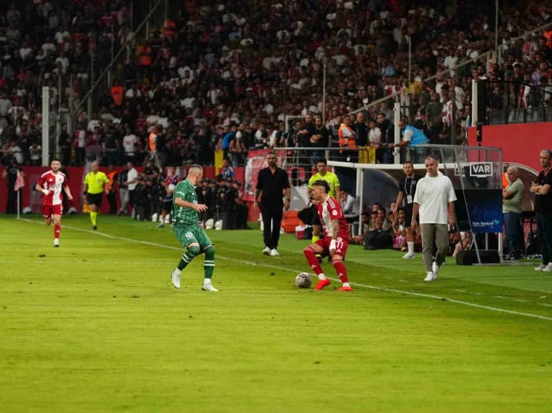 Batman Şehir Stadı'nda oynanan Batman Petrolspor-Bursaspor Trendyol 1. Lig maçı