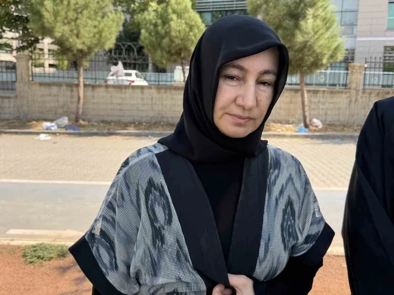 Hayatını kaybeden kardeşlerin annesi Filiz İnsel ise gözyaşları içinde adalet istedi. İnsel, “Evlatlarıma baskın yaptıla