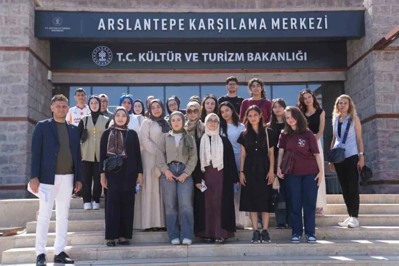 Battalgazi belediyesinden üniversitelilere tarih ve Kültür gezisi