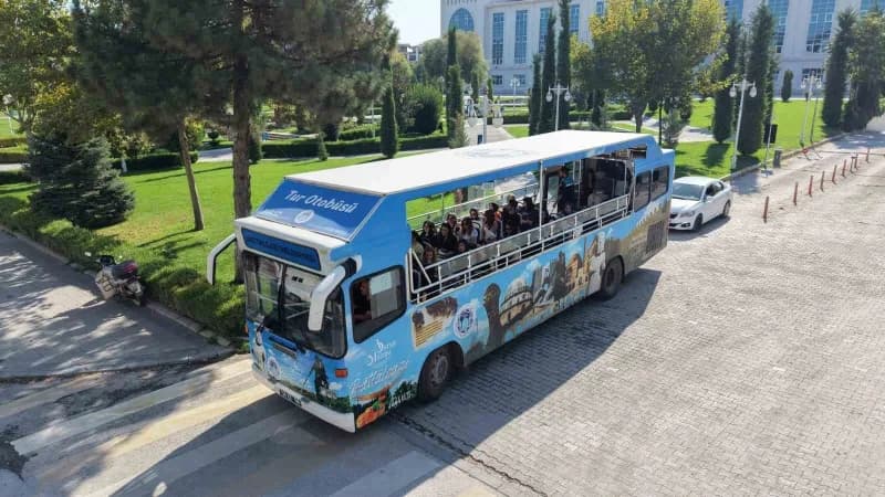 Battalgazi belediyesinden üniversitelilere tarih ve Kültür gezisi