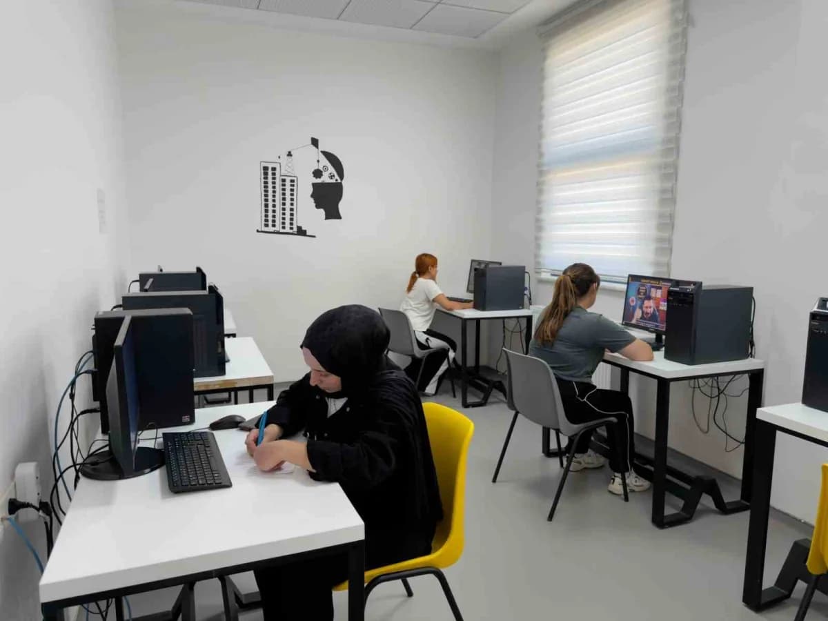 Battalgazi Belediyesi’nden sınava hazırlanan öğrencilere kütüphane desteği