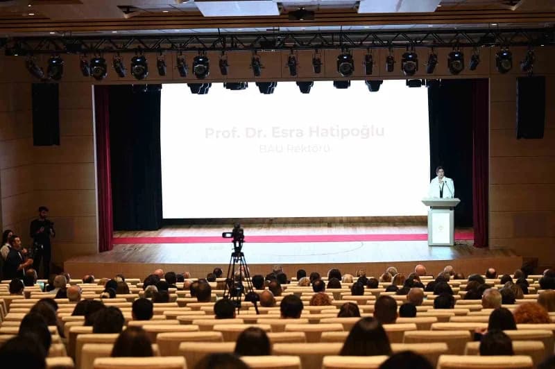 Açılışta konuşan BAU Rektörü Prof. Dr. Esra Hatipoğlu, BAU’nun yükseköğretimdeki dönüşümdeki öncü rolüne vurgu yaparak,