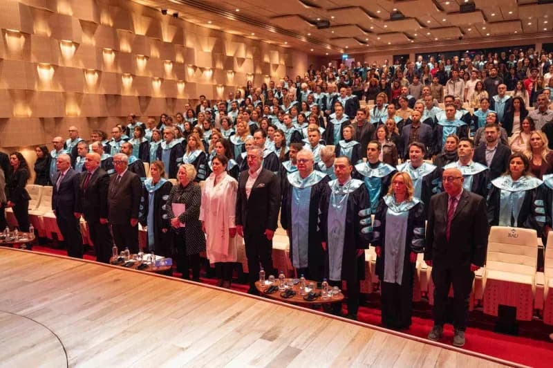‘BAU 2026-2027 Akademik Yıl Açılışı’ töreni, Beşiktaş’ta bulunan Bahçeşehir Üniversitesi Güney Kampüs’teki konferans sal