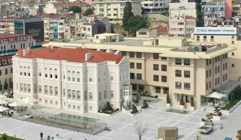 Bahçeşehir Üniversitesi’nin (BAU) Beşiktaş’taki Güney Kampüsünde yer alan BAU Kültür ve Kongre Merkezi, görkemli bir lan