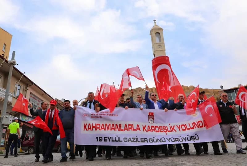 Bayburt’ta 19 Eylül Gaziler Günü yürüyüşü düzenlendi
