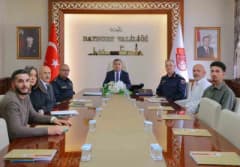 Bayburt Valisi Mustafa Eldivan asayiş ve güvenlik toplantısında açıklama yapıyor