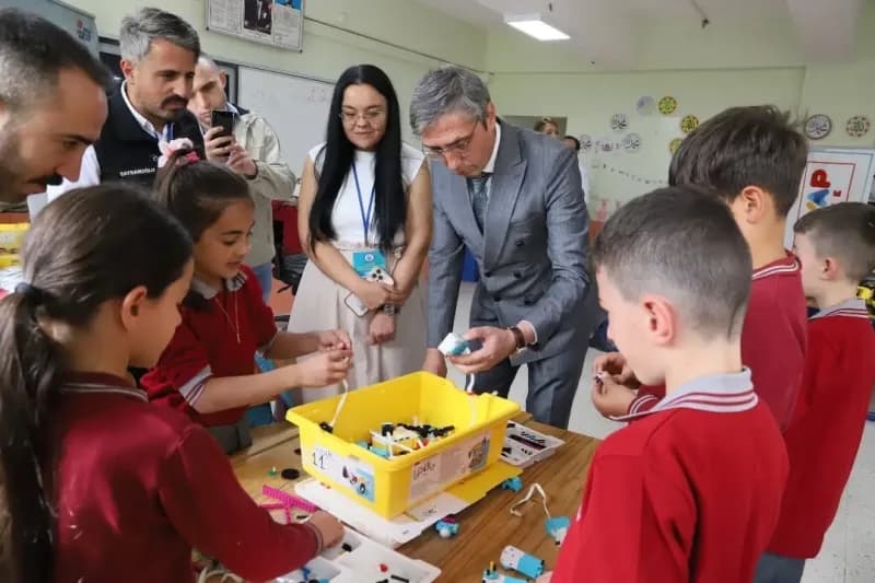 Bayburt’ta öğrenciler bilim ve teknoloji atölyelerinde uygulamalı eğitim yapıyor