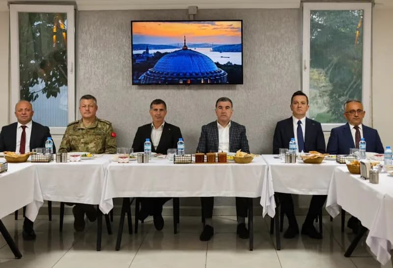 Bayburt'ta İl Emniyet Müdürü Barış Erkol ve İl Müftüsü Bayram Danacı için düzenlenen veda yemeği