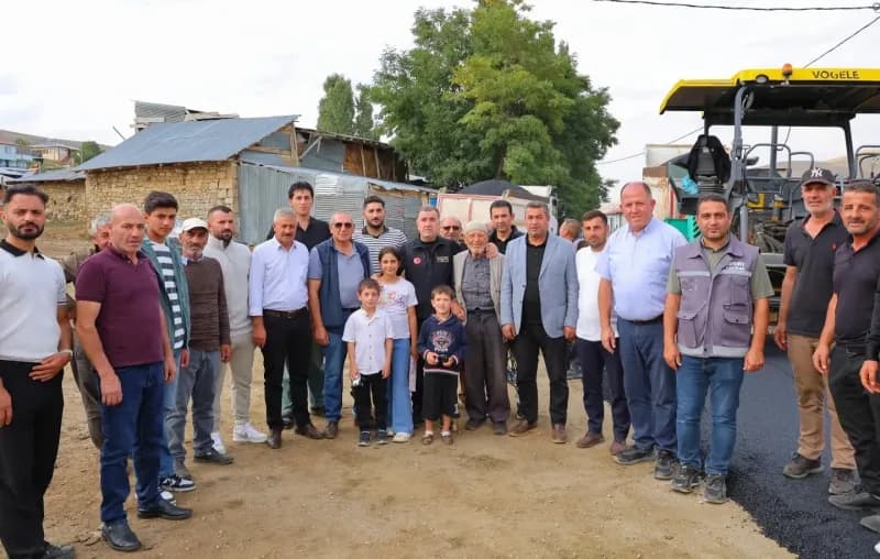 Bayburt’un grup yollarında asfalt ve genişletme çalışmaları sürüyor