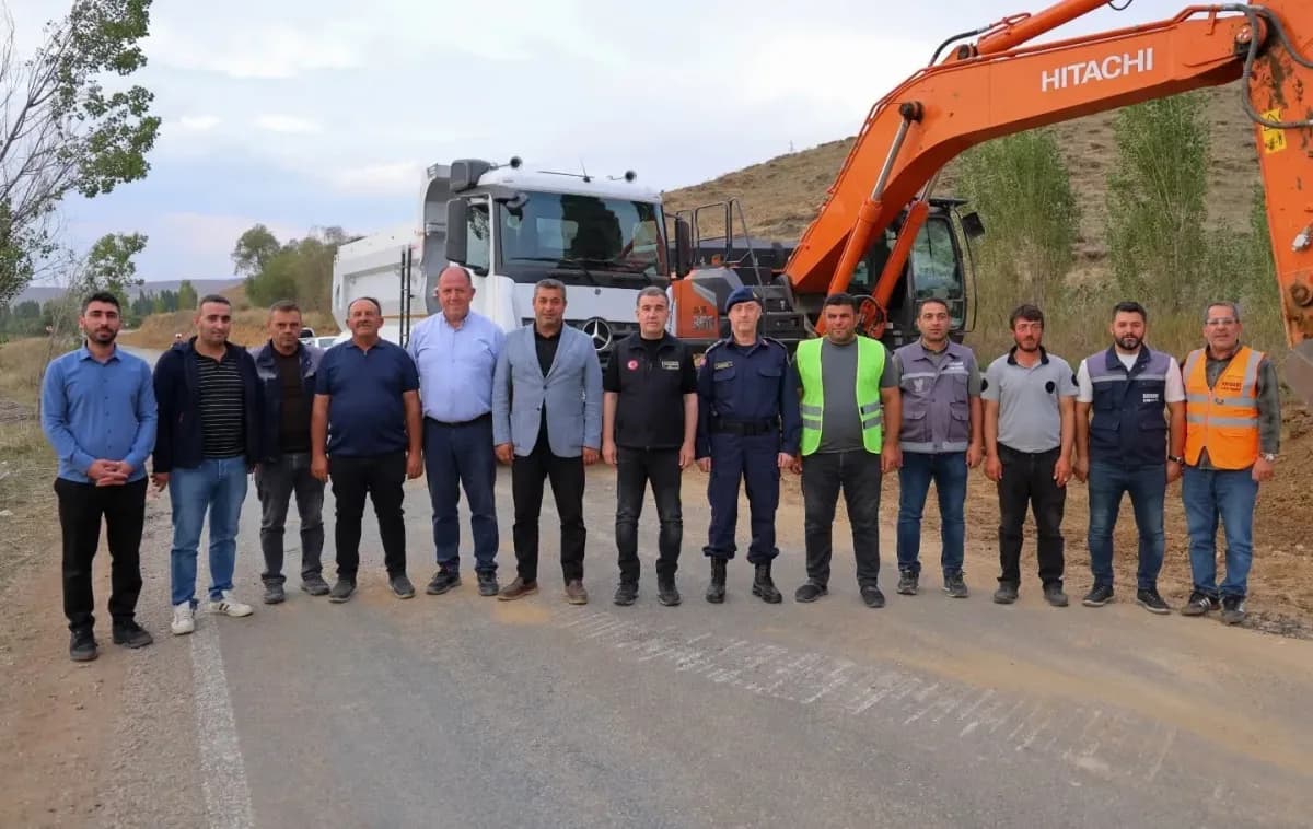 Bayburt’un grup yollarında asfalt ve genişletme çalışmaları sürüyor