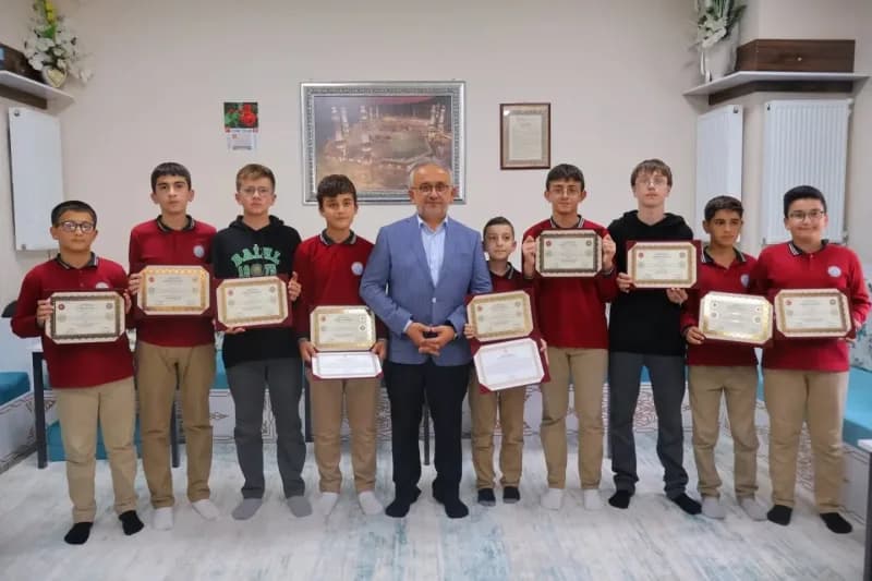 Bayburt’ta hafızlık eğitimini tamamlayan öğrencilere belgeleri verildi