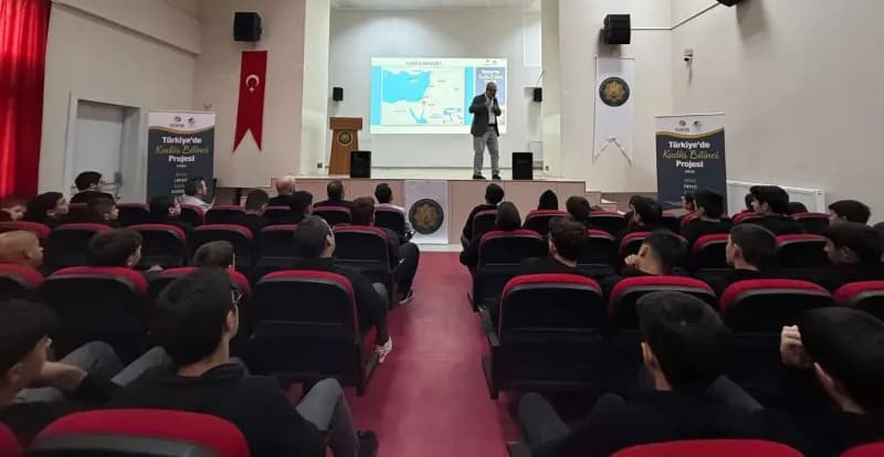 Bayburt Anadolu İmam Hatip Lisesinde Kudüs ve Mescid-i Aksa bilinci programından bir kare