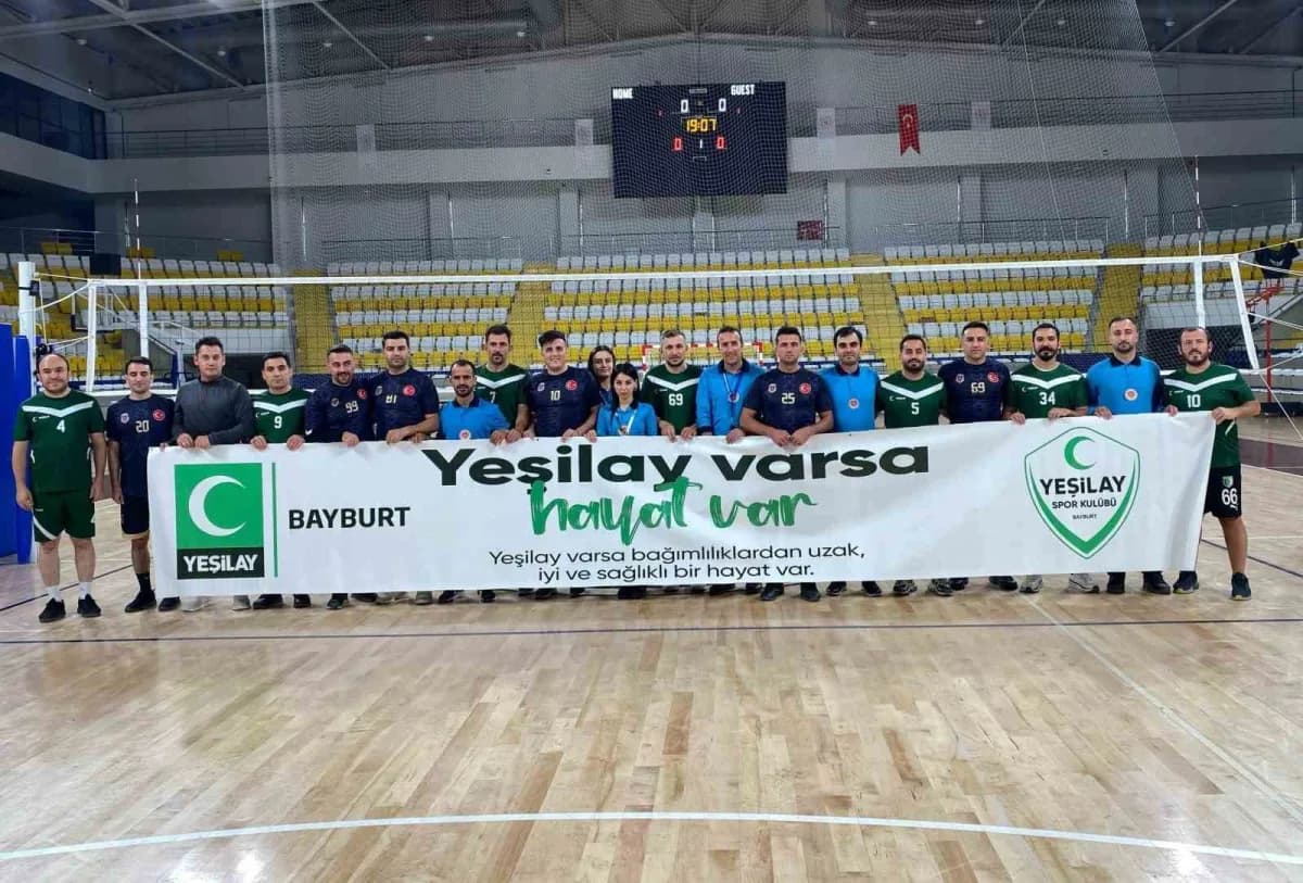 Bayburt'ta 29 Ekim Cumhuriyet Bayramı kapsamında düzenlenen kurumlar arası voleybol turnuvasından bir kare