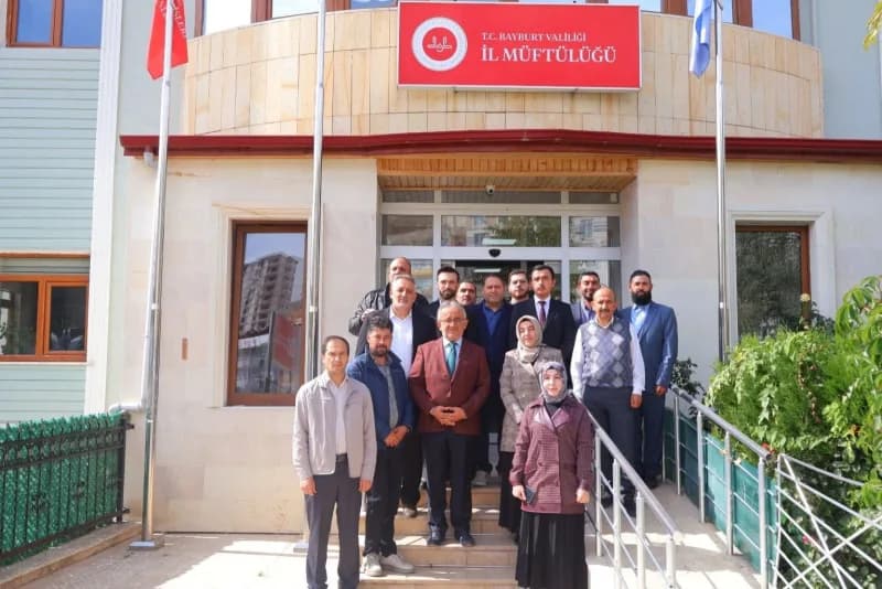 Bayburt İl Müftüsü Bayram Danacı, müftülük personeli ve Kur’an kursu öğreticileriyle vedalaşma programında