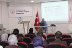 Bayburt Aile ve Sosyal Hizmetler İl Müdürlüğü personeline verilen aile eğitimlerinde gelişimsel yaklaşım eğitimi