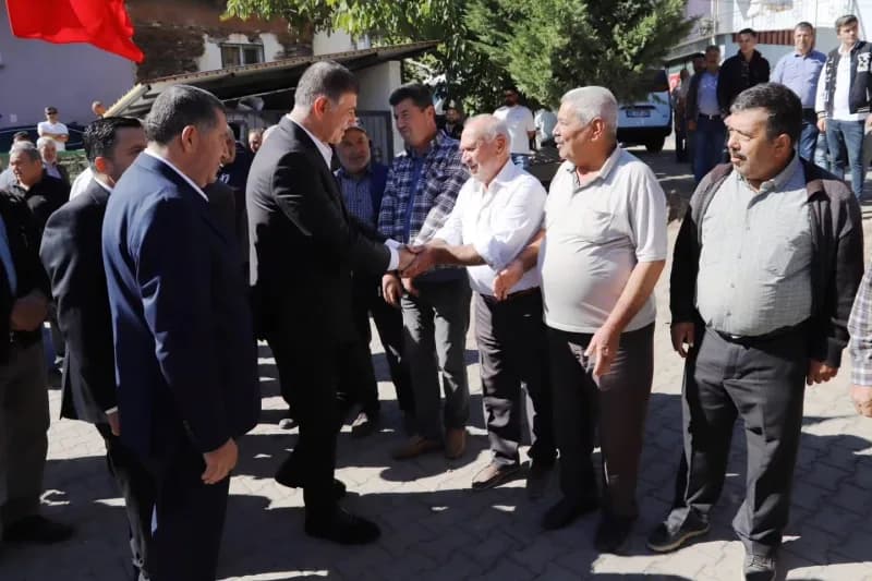 İzmir'in Bayındır ilçesinde bulunan Kızıloba İlkokulu, İzmir Büyükşehir Belediyesinin destekleriyle tamamlanan tamirat v