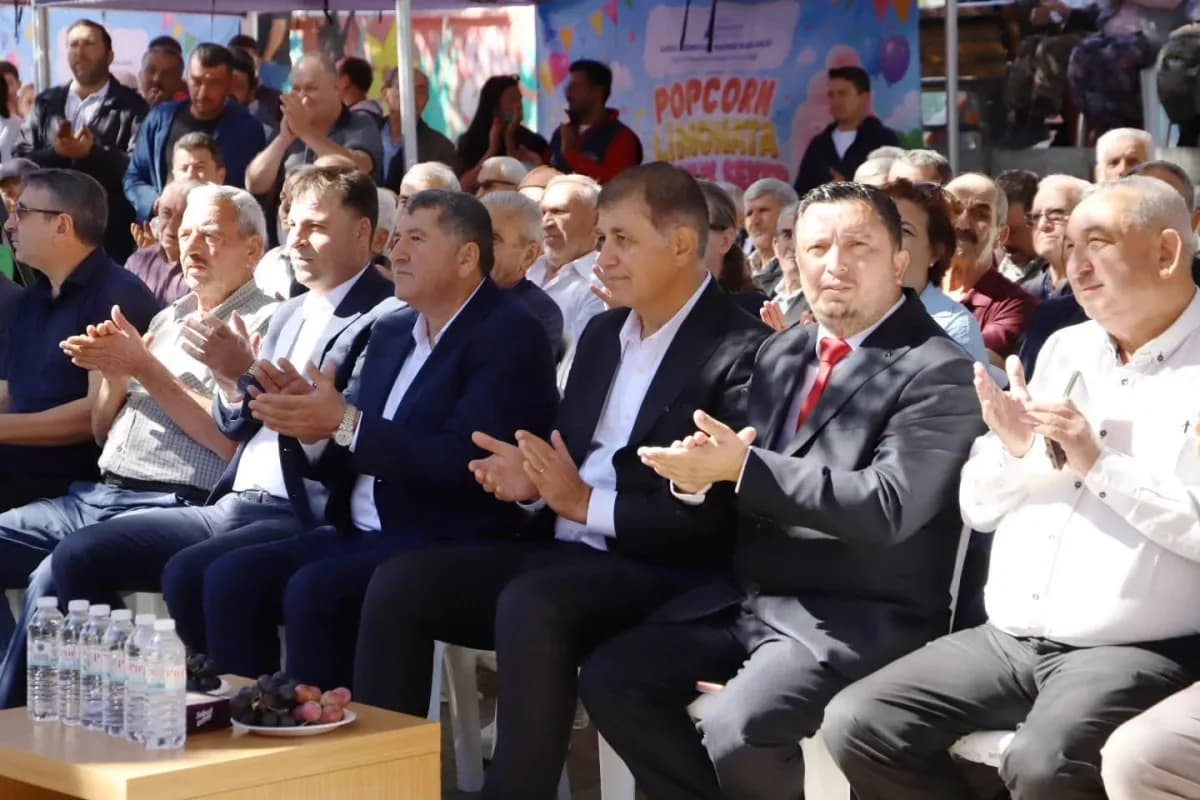 Törene; İzmir Büyükşehir Belediye Başkanı Cemil Tugay, Bayındır Belediye Başkanı Davut Sakarsu, siyasi parti temsilciler