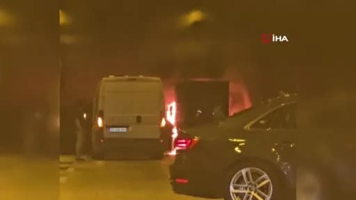 İzmir Bayraklı Tüneli’nde seyir halindeki tırda çıkan yangının ardından itfaiye ekiplerinin müdahalesi