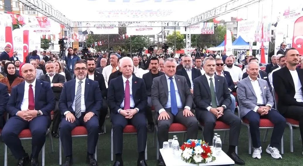 Bayrampaşa’da yapılacak modern spor tesislerinin temel atma töreninden görüntü