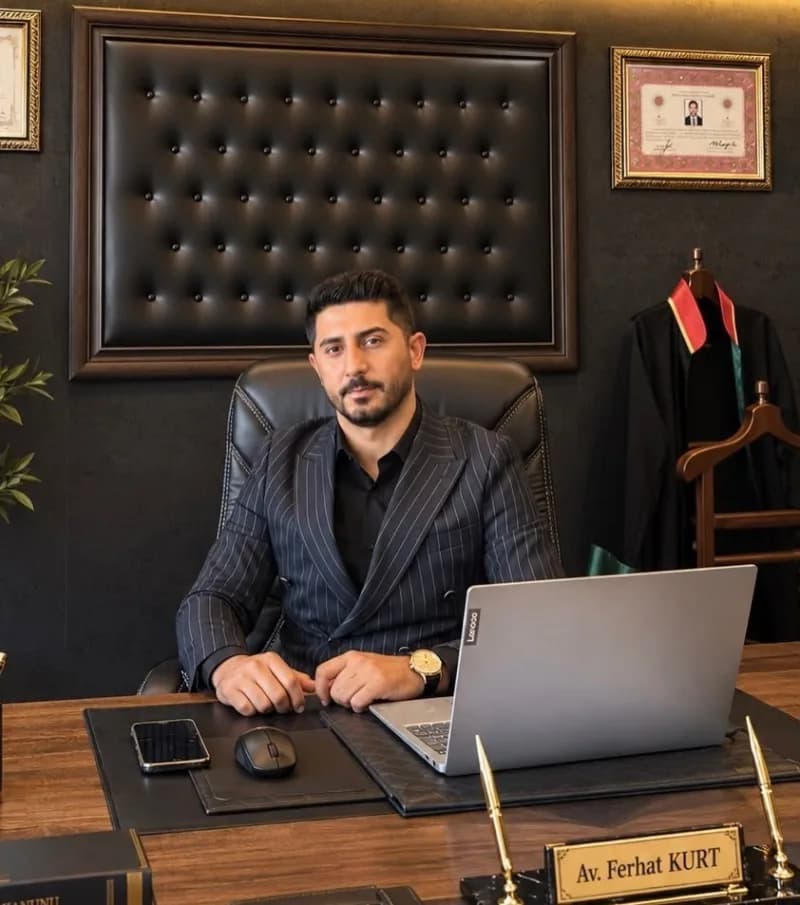 Gaziantep Barosu avukatları Ferhat Kurt ve Abdullah Aksoy basın açıklaması yapıyor