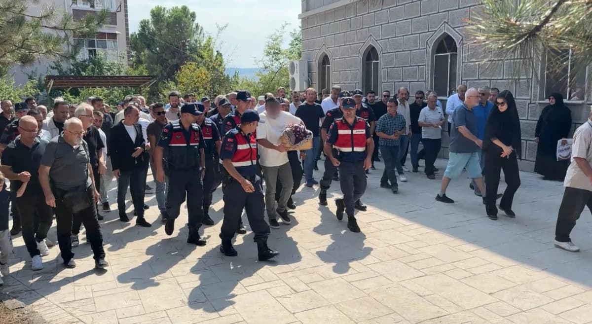Bartın’ın Amasra ilçesinde meydana gelen trafik kazasında ağır yaralanan ve tedavi gördüğü hastanede yaşamını yitiren 3