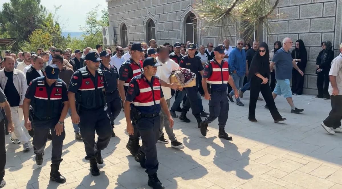Bartın Amasra'da trafik kazasında hayatını kaybeden 3 aylık bebeğin cenaze töreninden bir kare