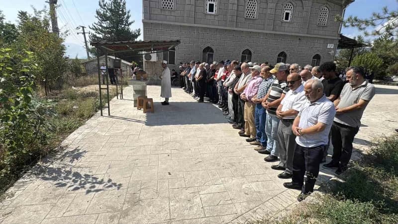 İşlemlerinin ardından Atatürk Devlet Hastanesi’nde yapılan otopsisi tamamlanan Umay bebeğin cenazesi memleketi Karabük’e