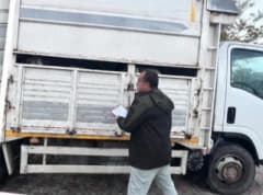 Sakarya Sapanca'da jandarma ekipleri tarafından durdurulan kamyonetteki küçükbaş hayvanlar