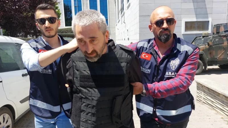 Samsun İlkadım ilçesinde berber koltuğunda kardeşini silahla vuran ağabeyin yargılanmasına ilişkin duruşma salonu