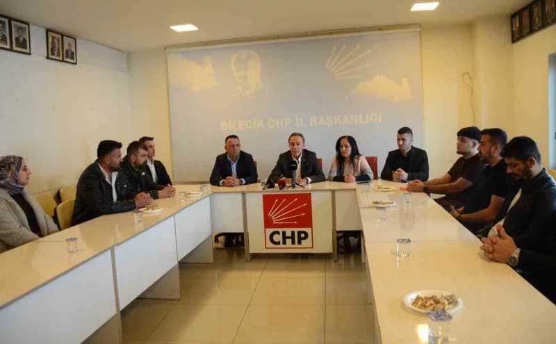 CHP Parti Meclis Üyesi Berhan Şimşek, Bilecik'te CHP İl Başkanlığına atanan Kazım Yağmur ve Yönetim Kurulu üyelerine 'ha