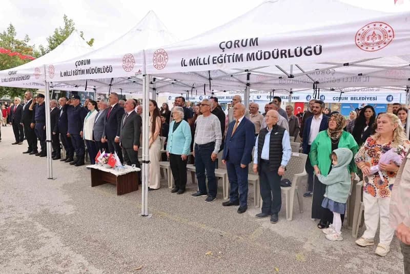 Çorum'da merhum Müzik öğretmeni ve bağlama sanatçısı Berkant Bolat'ın adının yaşatıldığı Müzik Atölyesi, düzenlenen töre