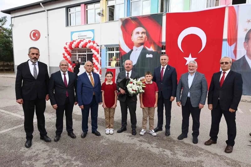 Açılışa protokol üyeleri yoğun ilgi gösterdi.