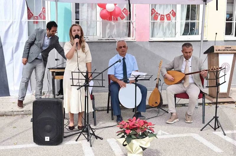Çorum'da merhum Müzik öğretmeni ve bağlama sanatçısı Berkant Bolat'ın adının yaşatıldığı Müzik Atölyesi, düzenlenen töre