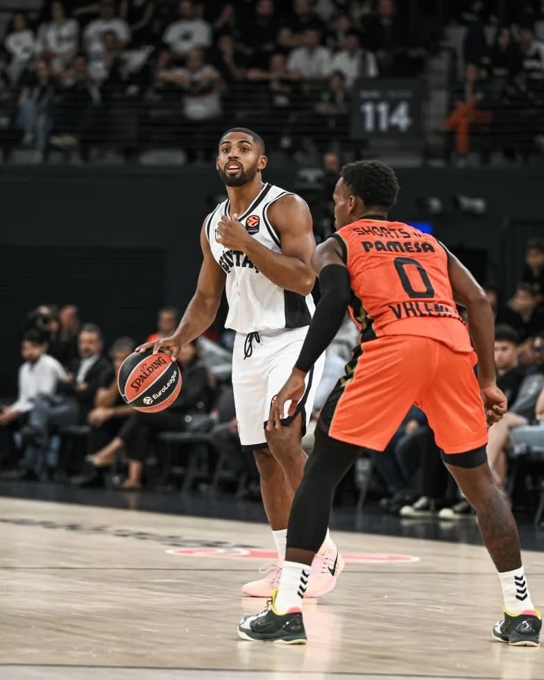 Beşiktaş, Euroleague'in ilk haftasında sahasında İspanyol ekibi Valencia Basket'e 96-94 mağlup oldu.