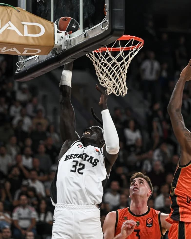 Beşiktaş, Euroleague'in ilk haftasında sahasında İspanyol ekibi Valencia Basket'e 96-94 mağlup oldu.