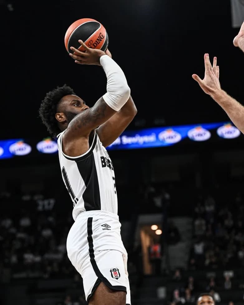 Beşiktaş, Euroleague'in ilk haftasında sahasında İspanyol ekibi Valencia Basket'e 96-94 mağlup oldu.