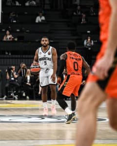 Beşiktaş ve Valencia Basket oyuncuları Turkcell Basketbol Gelişim Merkezi'nde Euroleague maçında mücadele ediyor