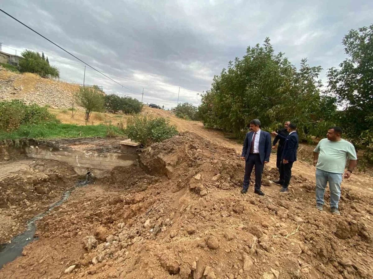 Adıyaman’ın Besni ilçesine bağlı Karagüveç köyünde, KÖYDES Projesi kapsamında yapımı devam eden kanalizasyon çalışmaları